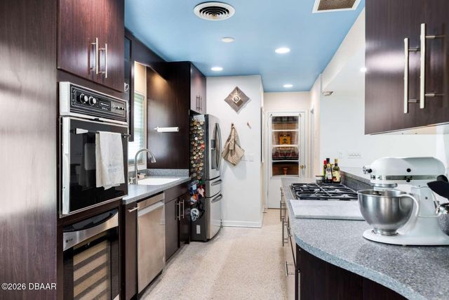 812 E 13th Avenue, New Smyrna Beach, FL 32169