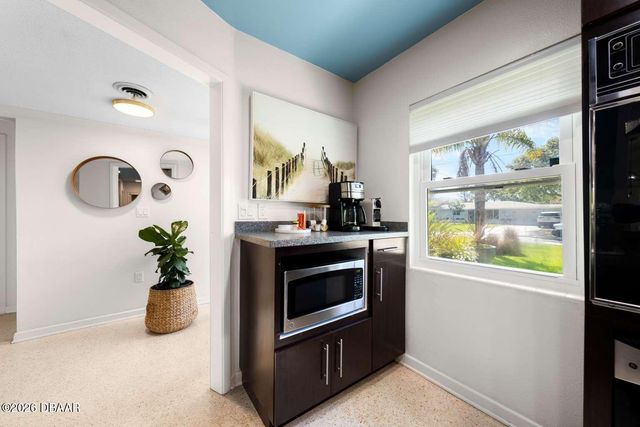 812 E 13th Avenue, New Smyrna Beach, FL 32169