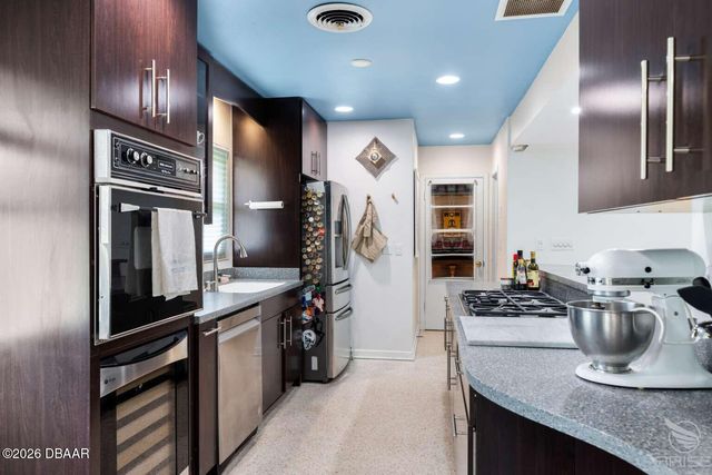 812 E 13th Avenue, New Smyrna Beach, FL 32169