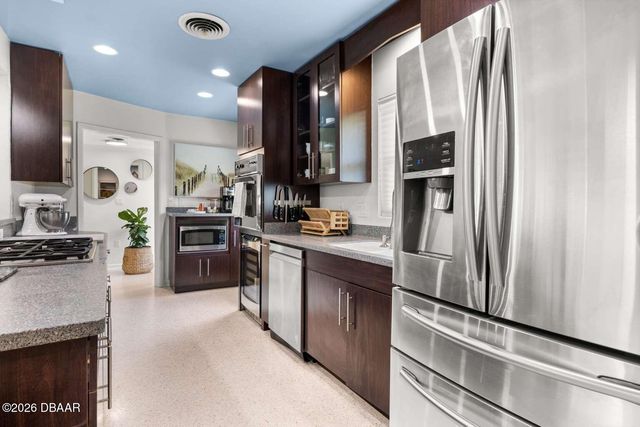 812 E 13th Avenue, New Smyrna Beach, FL 32169