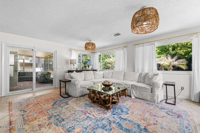812 E 13th Avenue, New Smyrna Beach, FL 32169