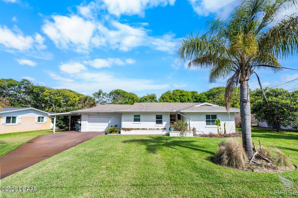 812 E 13th Avenue, New Smyrna Beach, FL 32169