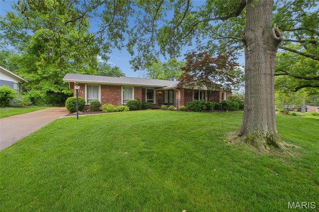 414 Tamarack Drive, Ballwin, MO 63011