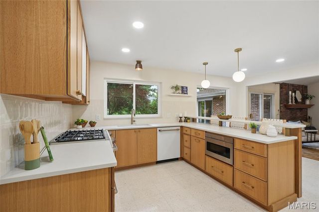 414 Tamarack Drive, Ballwin, MO 63011