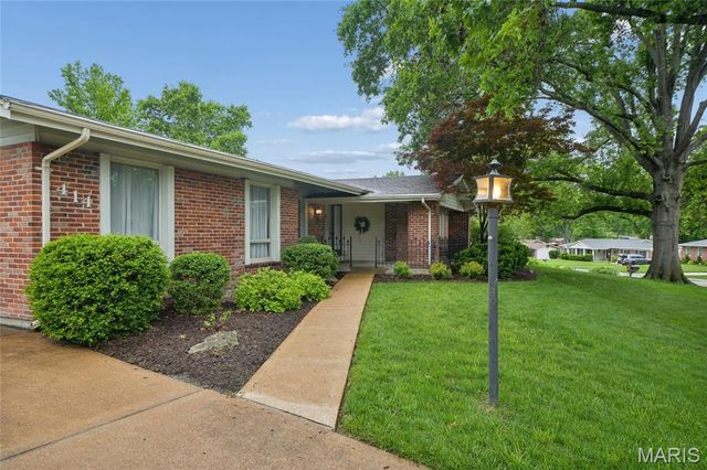 414 Tamarack Drive, Ballwin, MO 63011