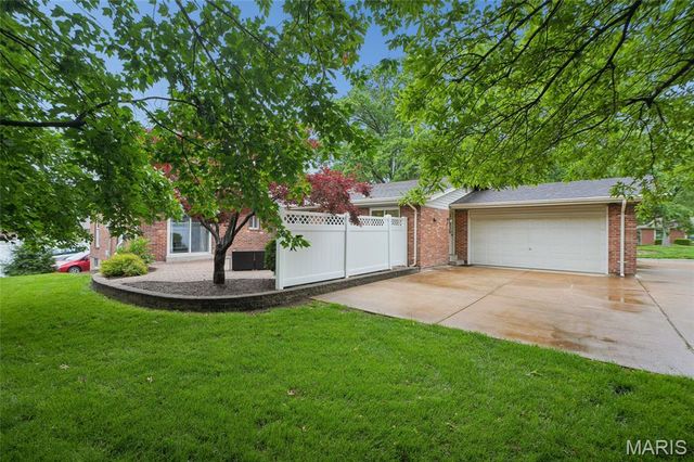 414 Tamarack Drive, Ballwin, MO 63011