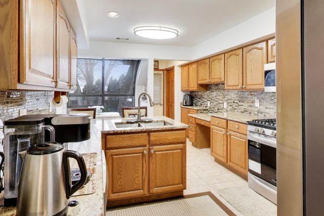 726 Knoxbury Lane 3, Schererville, IN 46375