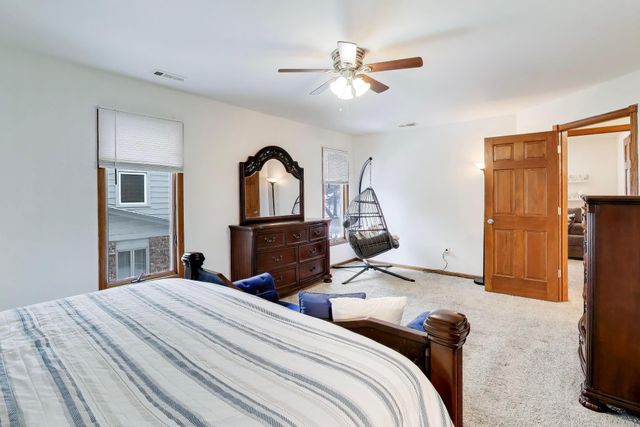 726 Knoxbury Lane 3, Schererville, IN 46375