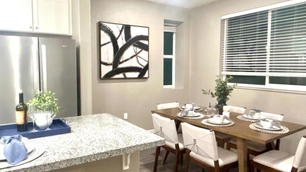 Image 7 of property listing at 176 Agustin Narvaez Street, San Jose, CA 95136