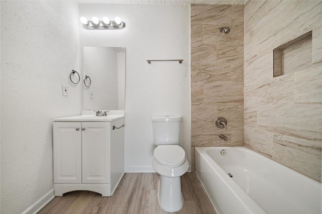 2942 Knotty Oaks Trail, Houston, TX 77045