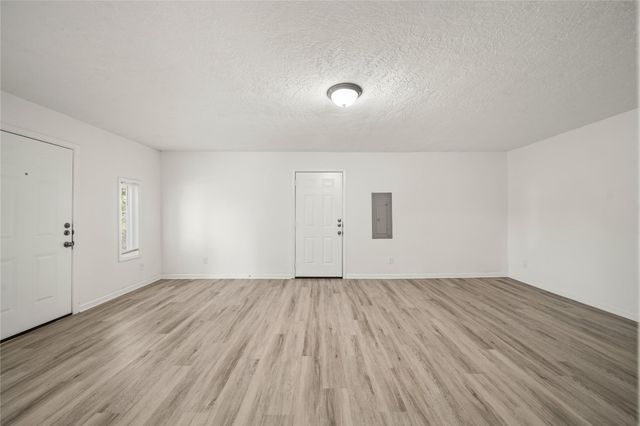 2942 Knotty Oaks Trail, Houston, TX 77045