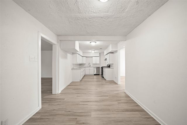 2942 Knotty Oaks Trail, Houston, TX 77045