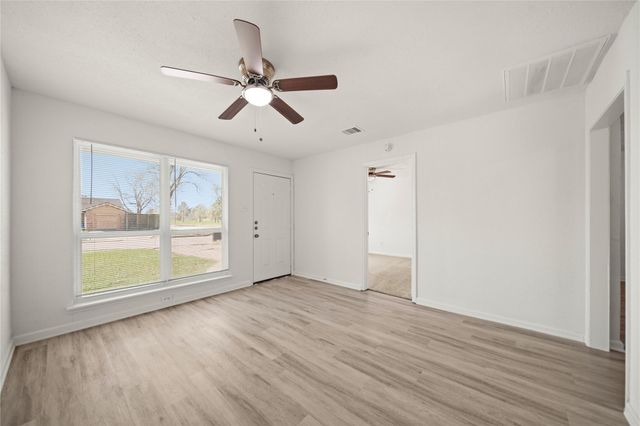 2942 Knotty Oaks Trail, Houston, TX 77045