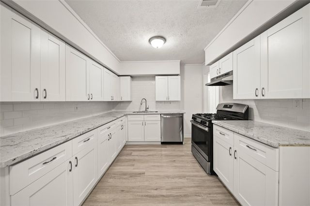 2942 Knotty Oaks Trail, Houston, TX 77045