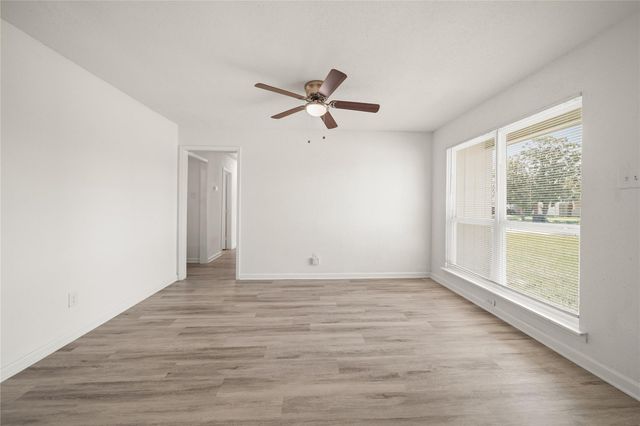 2942 Knotty Oaks Trail, Houston, TX 77045