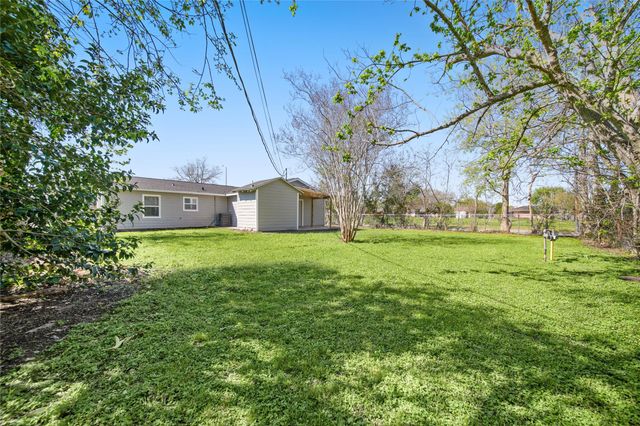 2942 Knotty Oaks Trail, Houston, TX 77045