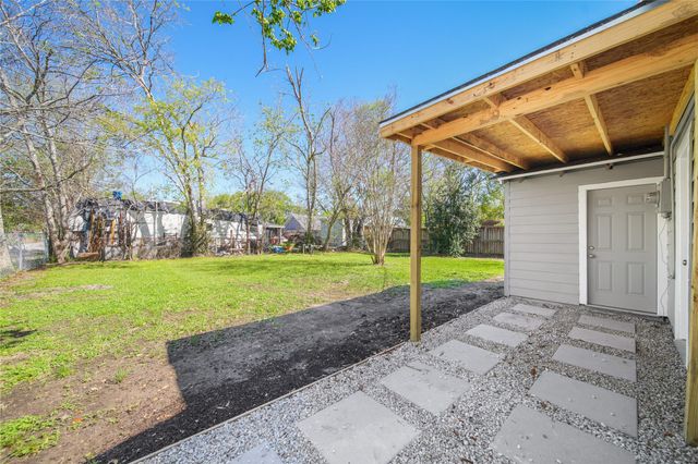 2942 Knotty Oaks Trail, Houston, TX 77045