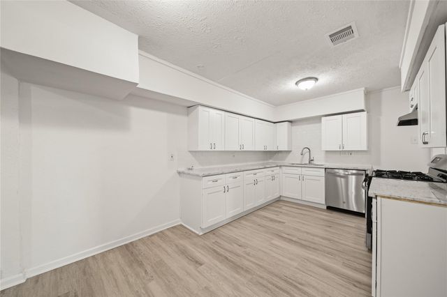 2942 Knotty Oaks Trail, Houston, TX 77045