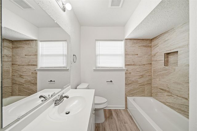 2942 Knotty Oaks Trail, Houston, TX 77045