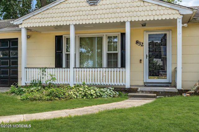 832 Seventh Avenue, Toms River, NJ 08757