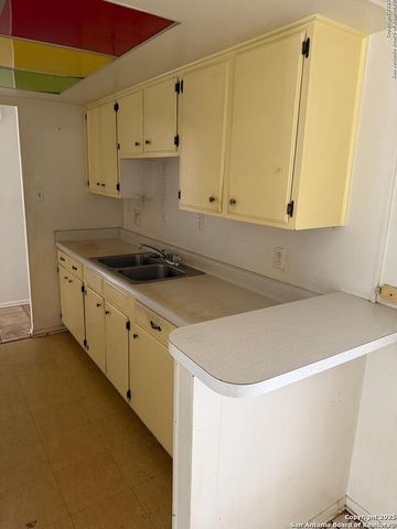 7258 Hickory Grove, San Antonio, TX 78227