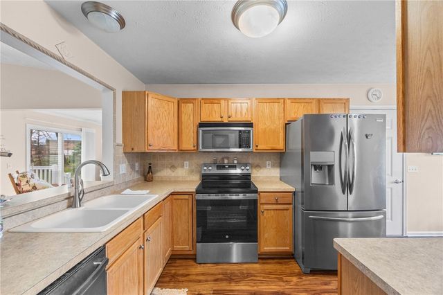 27 Kirkdale Circle, Greece, NY 14612