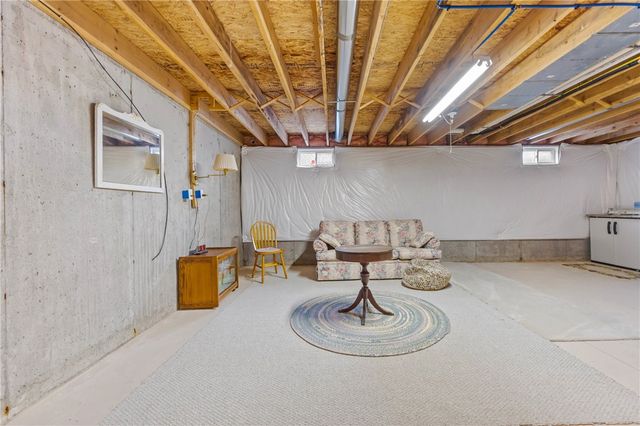 27 Kirkdale Circle, Greece, NY 14612