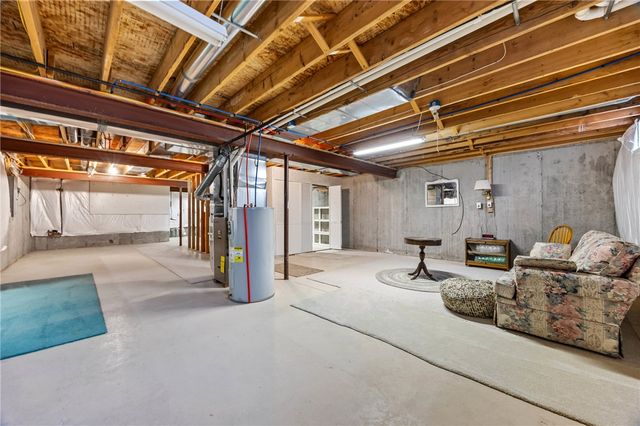 27 Kirkdale Circle, Greece, NY 14612