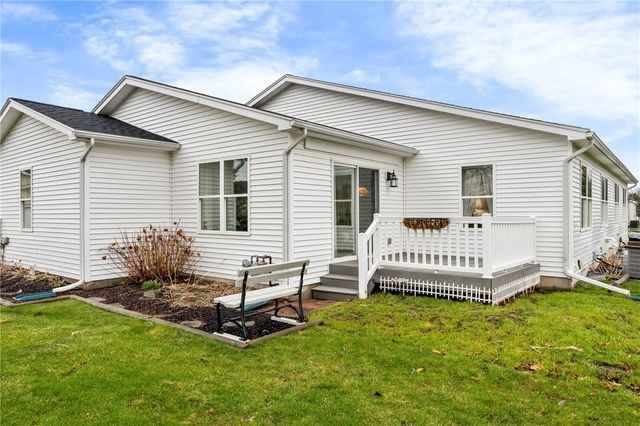 27 Kirkdale Circle, Greece, NY 14612