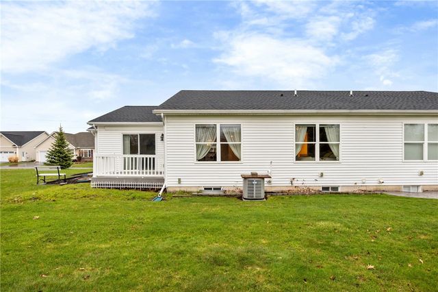 27 Kirkdale Circle, Greece, NY 14612