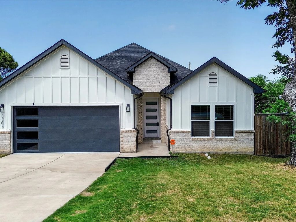 3208 31st Street, Fort Worth, TX 76106 — exterior