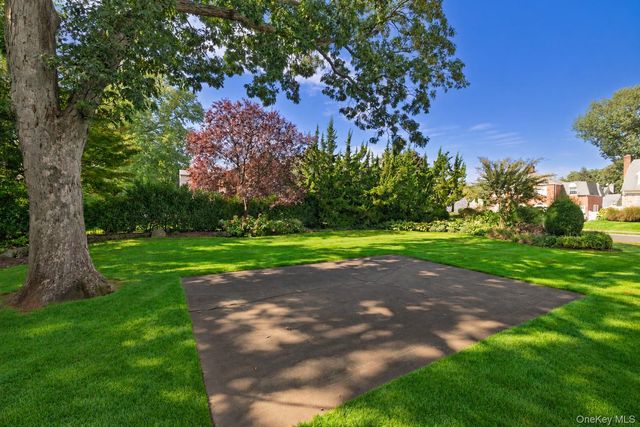186 Voorhis Avenue, Rockville Centre, NY 11570