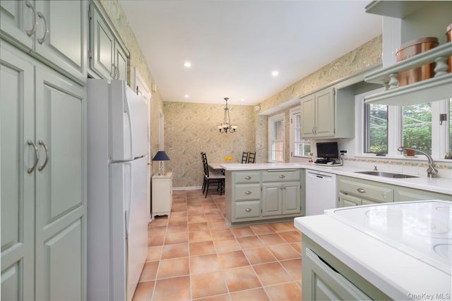 186 Voorhis Avenue, Rockville Centre, NY 11570