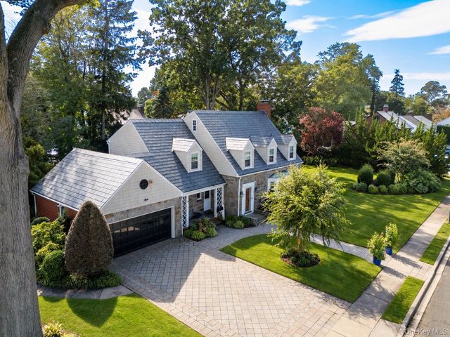 186 Voorhis Avenue, Rockville Centre, NY 11570