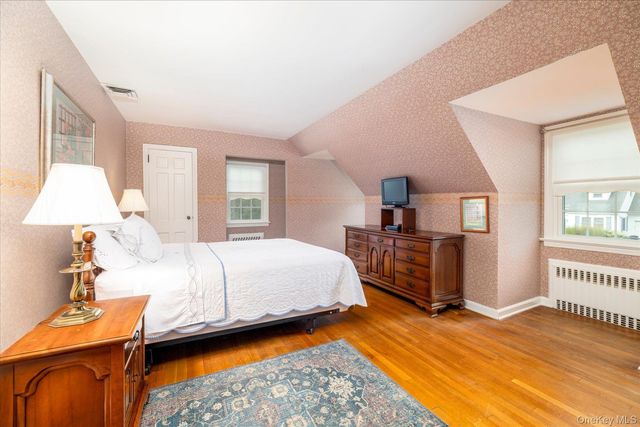 186 Voorhis Avenue, Rockville Centre, NY 11570