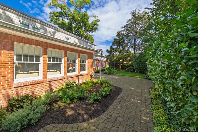 186 Voorhis Avenue, Rockville Centre, NY 11570