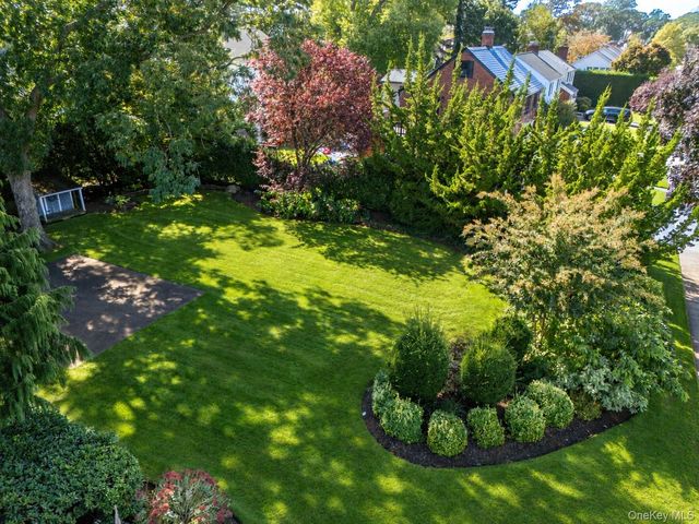 186 Voorhis Avenue, Rockville Centre, NY 11570