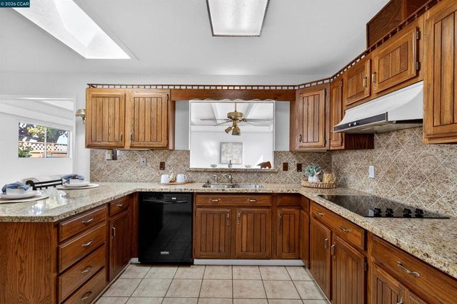 15274 15274 Laverne Dr, San Leandro, CA 94579