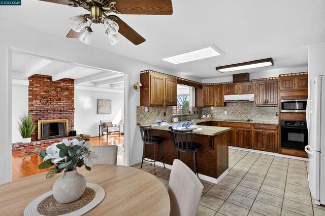 15274 15274 Laverne Dr, San Leandro, CA 94579