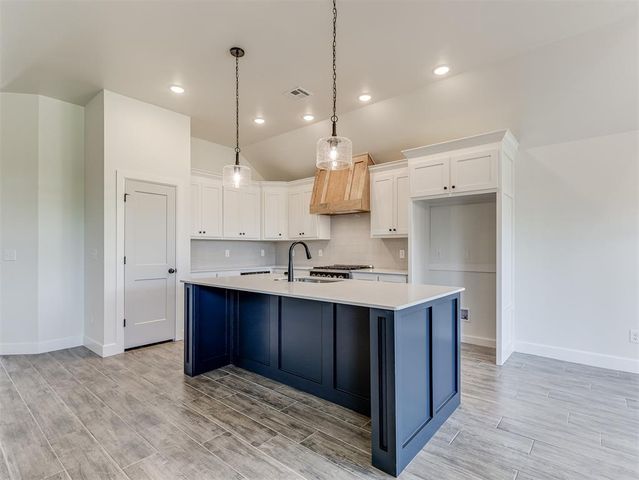 12417 Dolche Vita Drive, Yukon, OK 73099