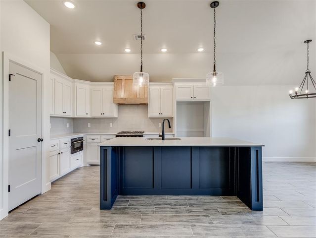 12417 Dolche Vita Drive, Yukon, OK 73099