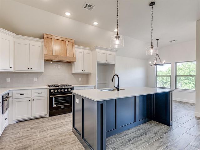 12417 Dolche Vita Drive, Yukon, OK 73099