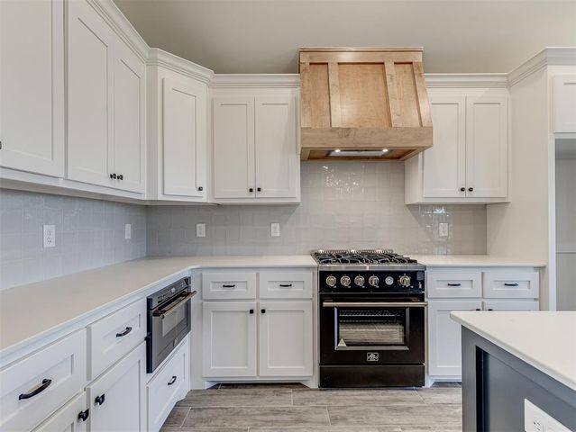 12417 Dolche Vita Drive, Yukon, OK 73099