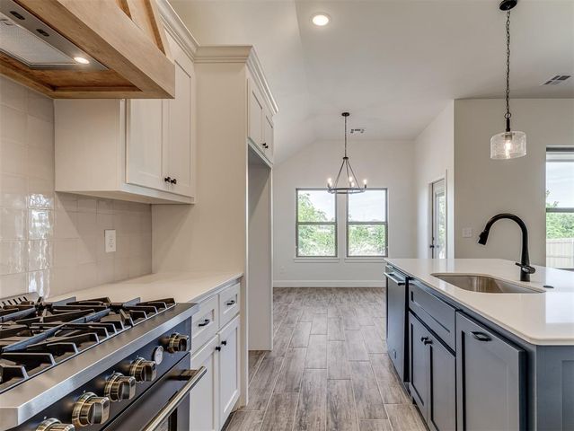 12417 Dolche Vita Drive, Yukon, OK 73099