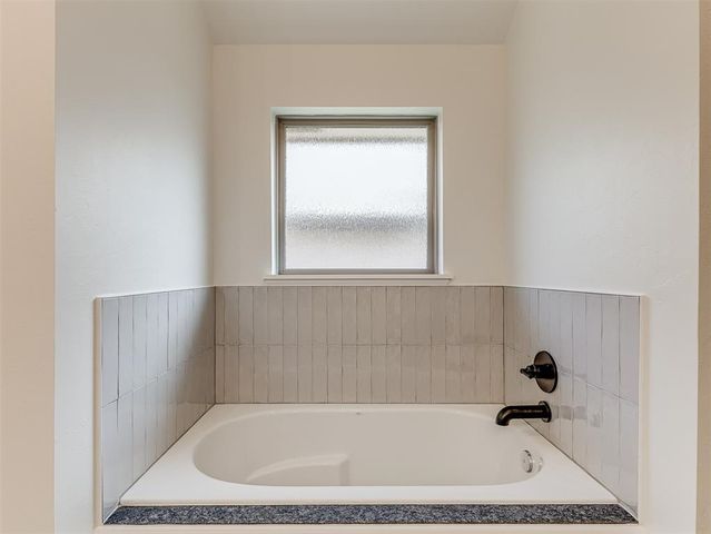 12417 Dolche Vita Drive, Yukon, OK 73099