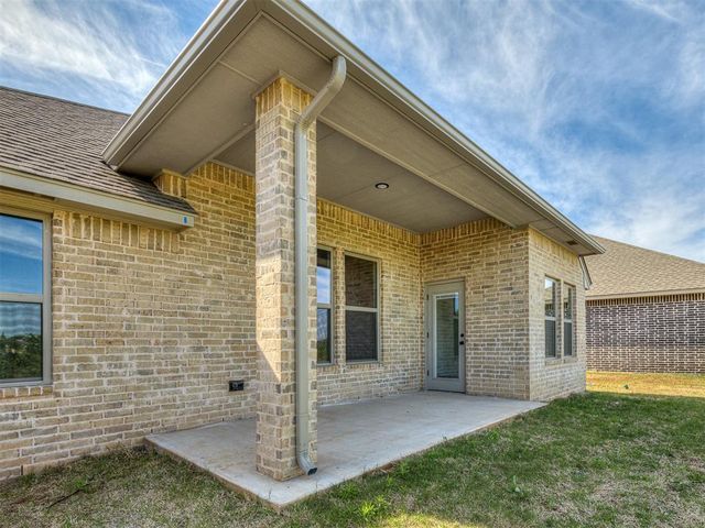 12417 Dolche Vita Drive, Yukon, OK 73099