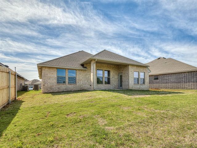 12417 Dolche Vita Drive, Yukon, OK 73099