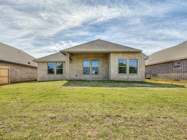 12417 Dolche Vita Drive, Yukon, OK 73099