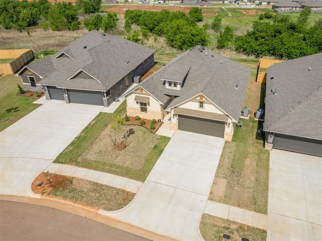 12417 Dolche Vita Drive, Yukon, OK 73099