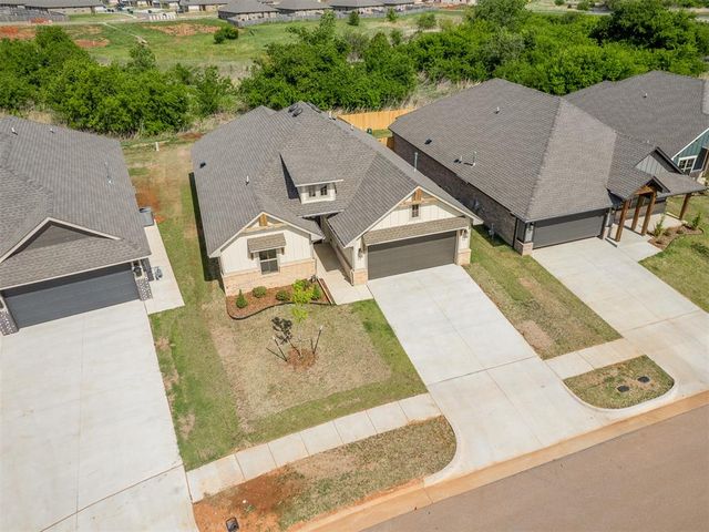 12417 Dolche Vita Drive, Yukon, OK 73099